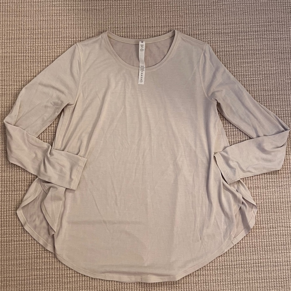 Lululemon Cream colored long sleeve size 2